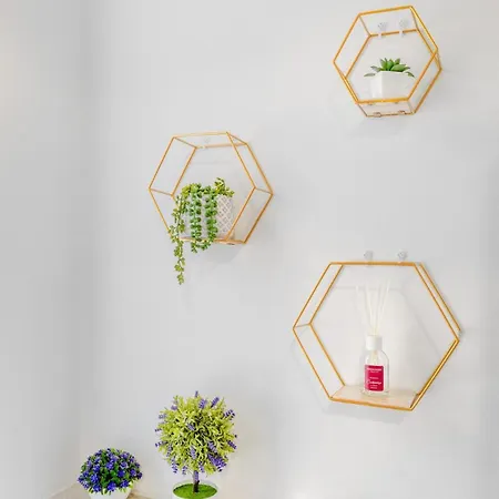 The White In Station Apartment *